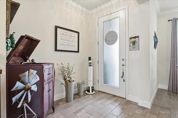 a view of an entryway with workspace