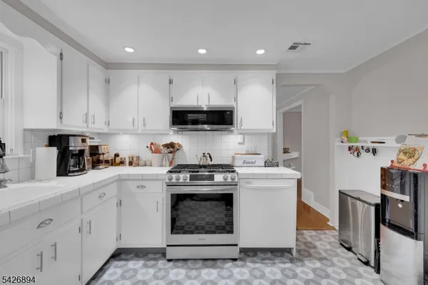 $573,000 | 233 Maple Avenue, Dunellen, NJ 08812