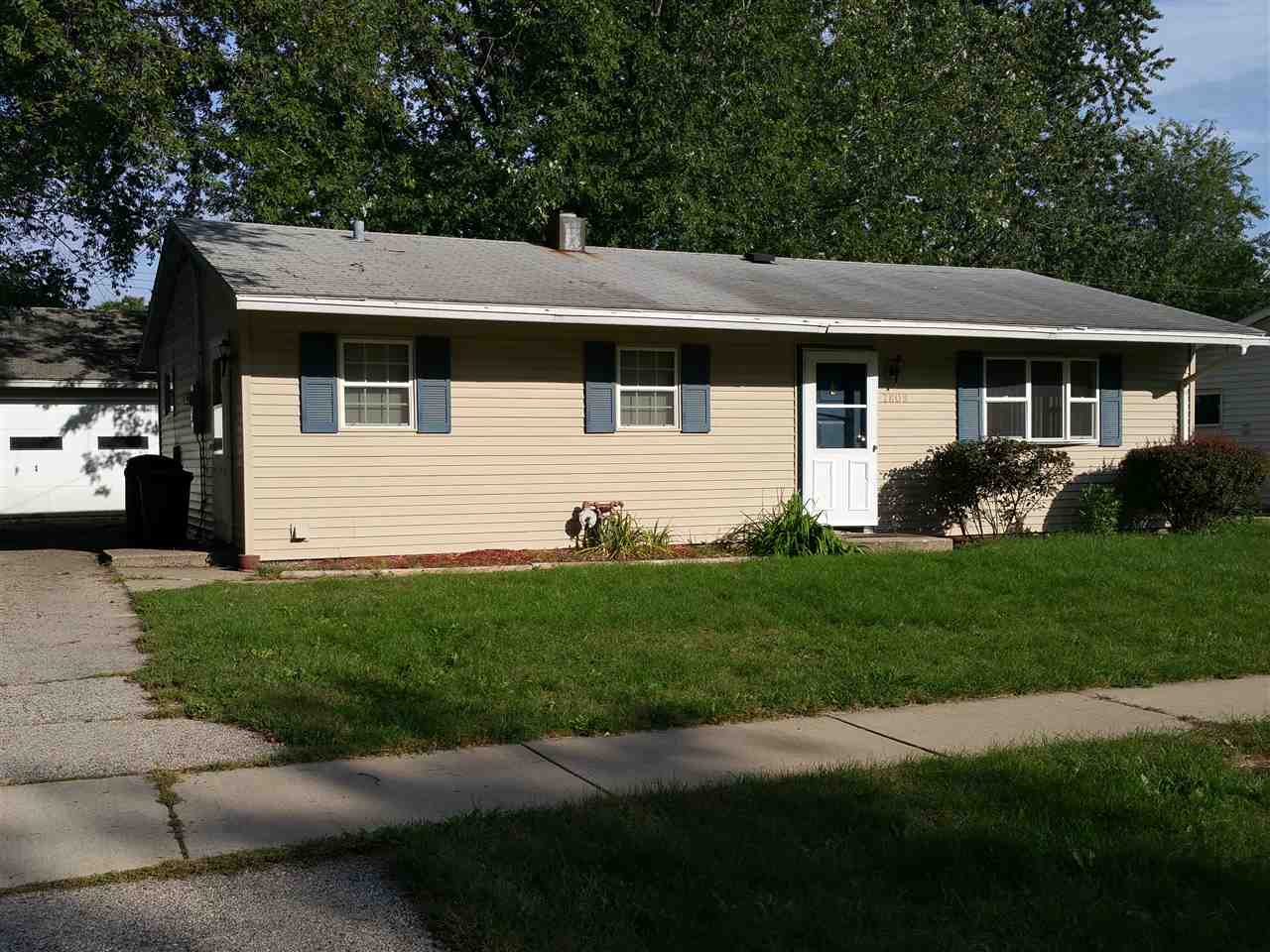 7809 Randy Road Machesney Park, IL 61115 - Photo 1 of 20 a front view of a house with a garden