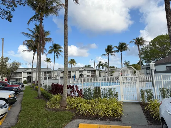 $2,400 | 451 Northeast 207th Lane, Unit 102, Miami, FL 33179