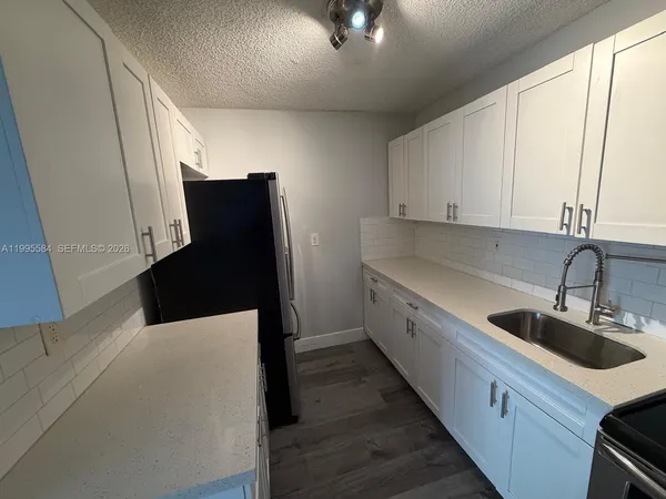 $2,400 | 451 Northeast 207th Lane, Unit 102, Miami, FL 33179