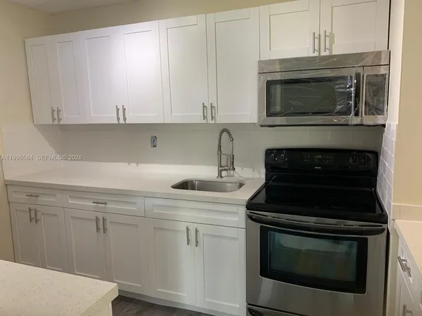 $2,400 | 451 Northeast 207th Lane, Unit 102, Miami, FL 33179