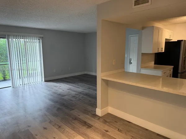 $2,400 | 451 Northeast 207th Lane, Unit 102, Miami, FL 33179