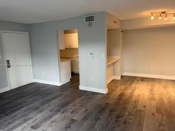 $2,400 | 451 Northeast 207th Lane, Unit 102, Miami, FL 33179