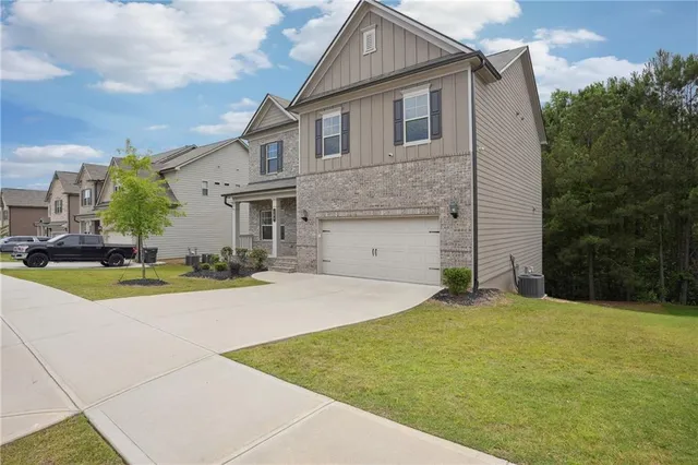 a front view of house with yard