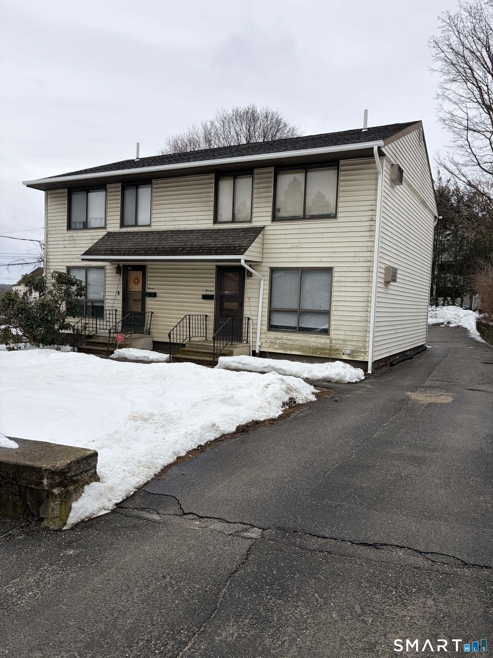 11 Fox Street Waterbury, CT 06708 - Photo 2 of 9