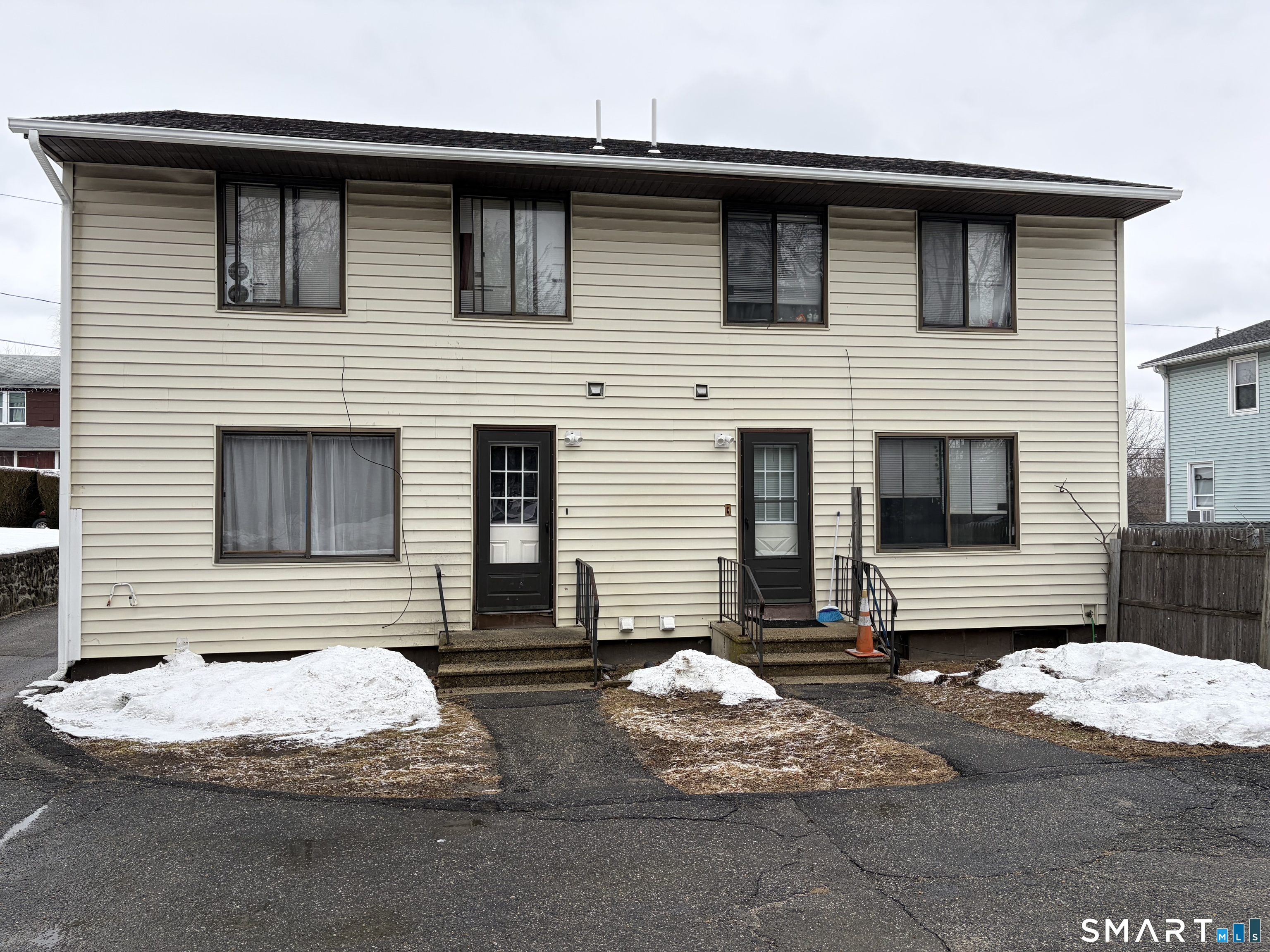 11 Fox Street Waterbury, CT 06708 - Photo 3 of 9