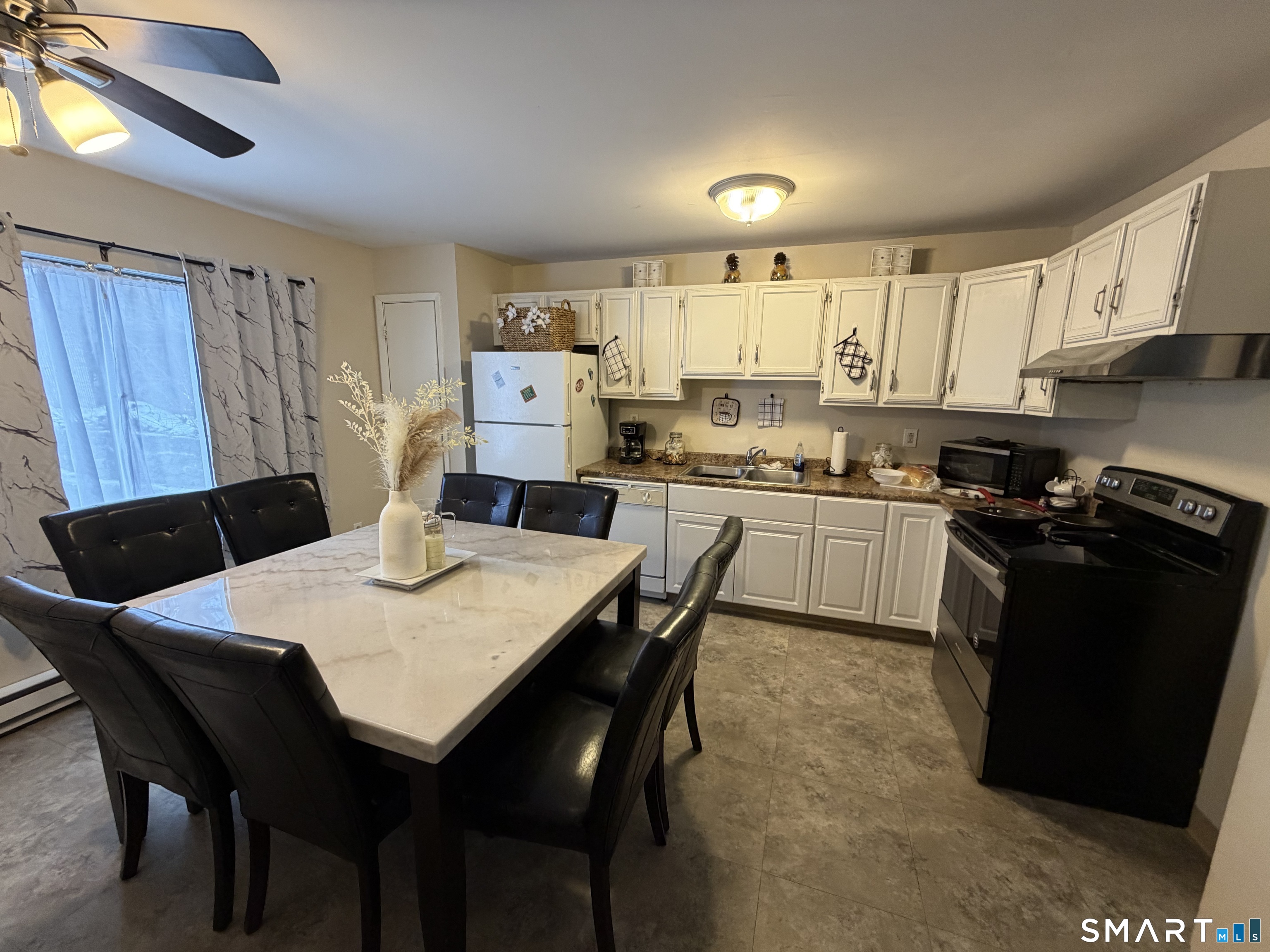 11 Fox Street Waterbury, CT 06708 - Photo 4 of 9