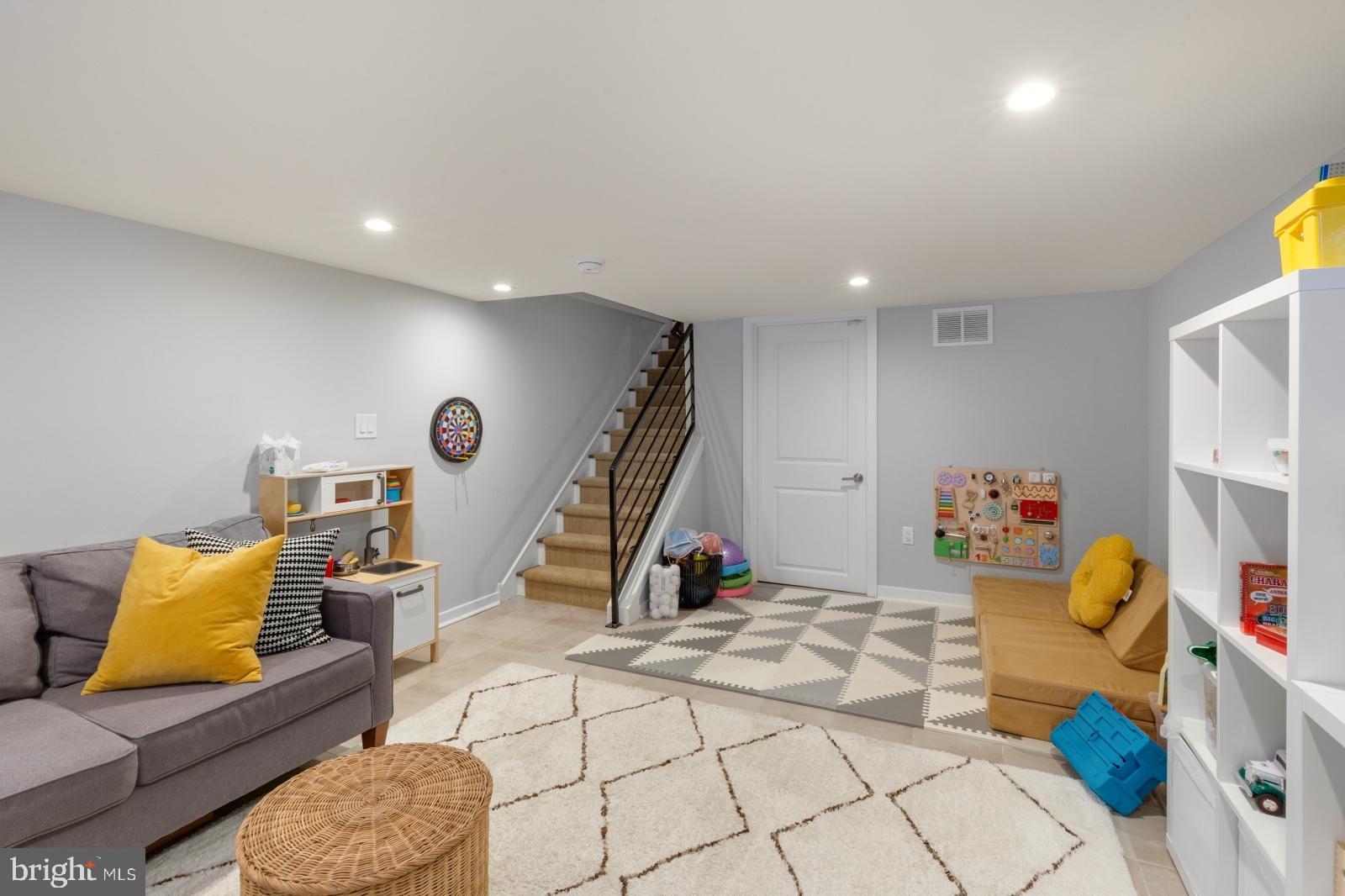 2136 Pemberton Street Philadelphia, PA 19146 - Photo 18 of 45
