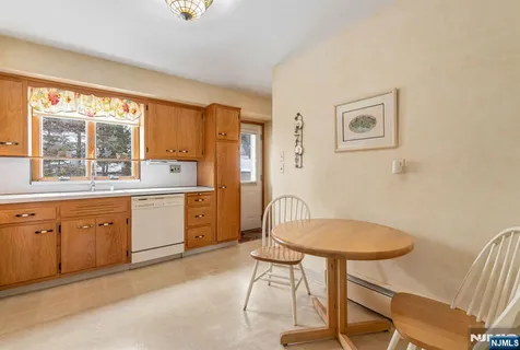 $575,000 | 27 Madison Avenue, Rochelle Park, NJ 07662