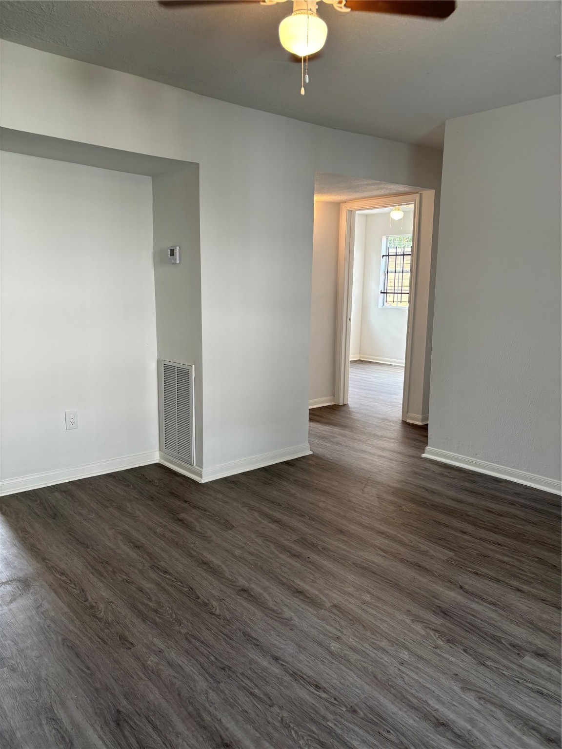 4714 Ward Street, Unit 18 Houston, TX 77021 - Photo 3 of 17 Living room