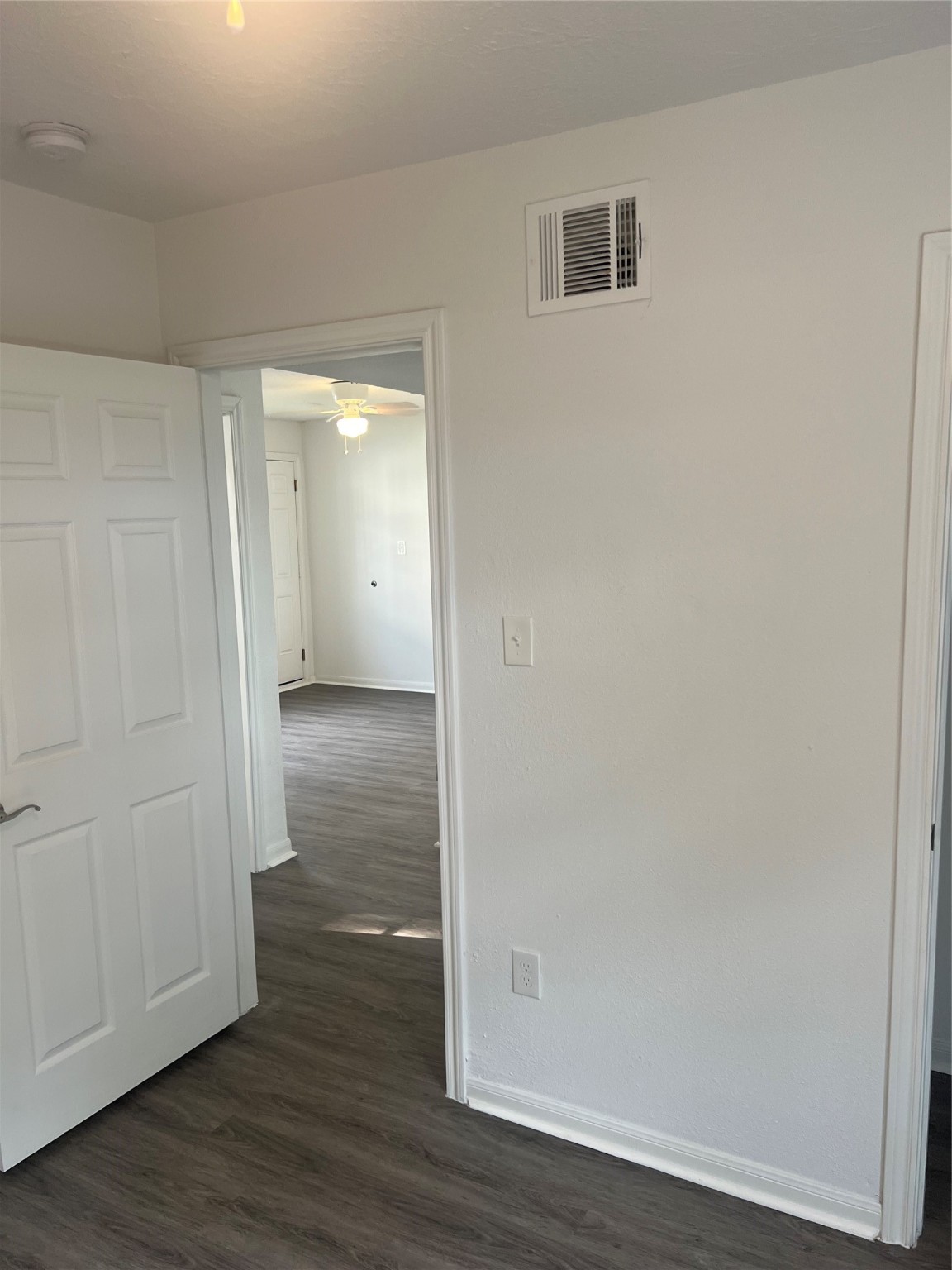 4714 Ward Street, Unit 18 Houston, TX 77021 - Photo 4 of 17 Hallway