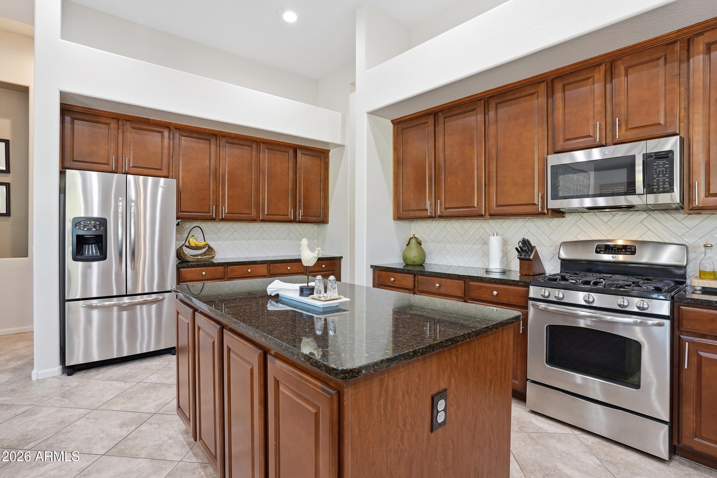 9132 West Bajada Road Peoria, AZ 85383 - Photo 11 of 39 Kitchen