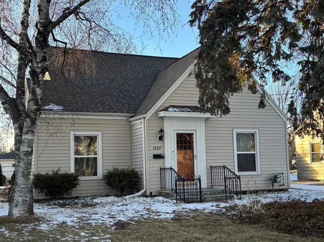 $289,900 | 1827 North Alvin Street, Appleton, WI 54911