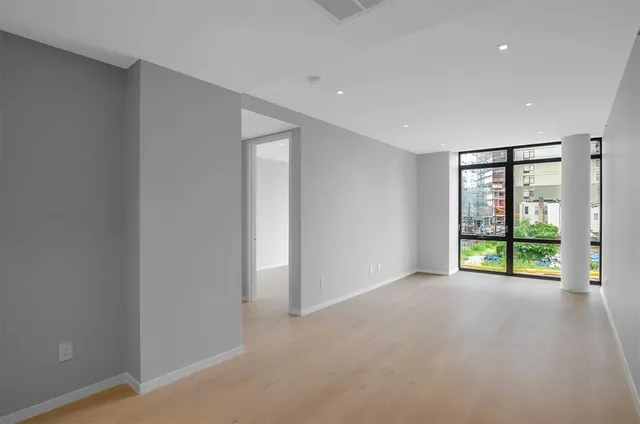 $959,000 | 24-12 42nd Road, Unit 3E | Long Island City