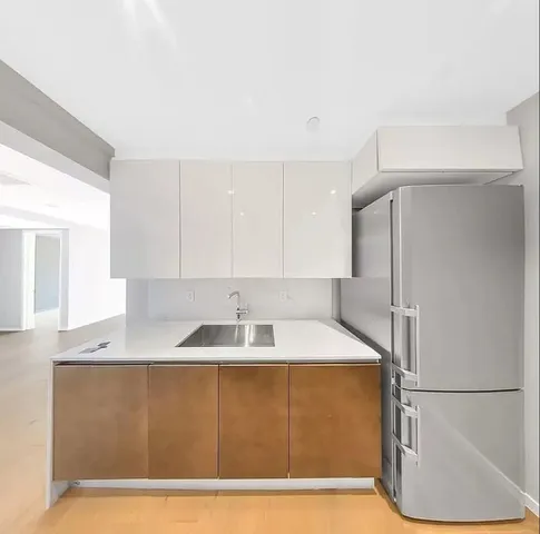 $959,000 | 24-12 42nd Road, Unit 3E | Long Island City