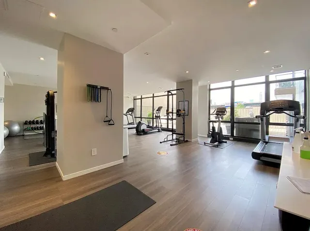 $959,000 | 24-12 42nd Road, Unit 3E | Long Island City