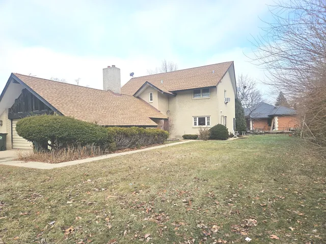 a house view with a outdoor space