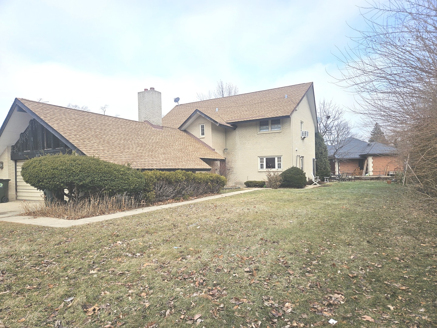 863 North Northwest Highway, Unit 2 Park Ridge, IL 60068 - Photo 2 of 23 a house view with a outdoor space