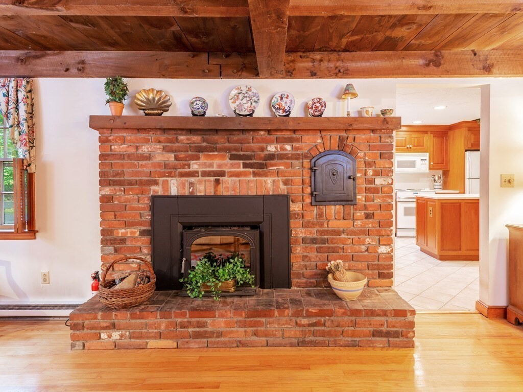17 Wells Park Road Sturbridge, MA 01566 - Photo 7 of 37 a front view of a fireplace with sink