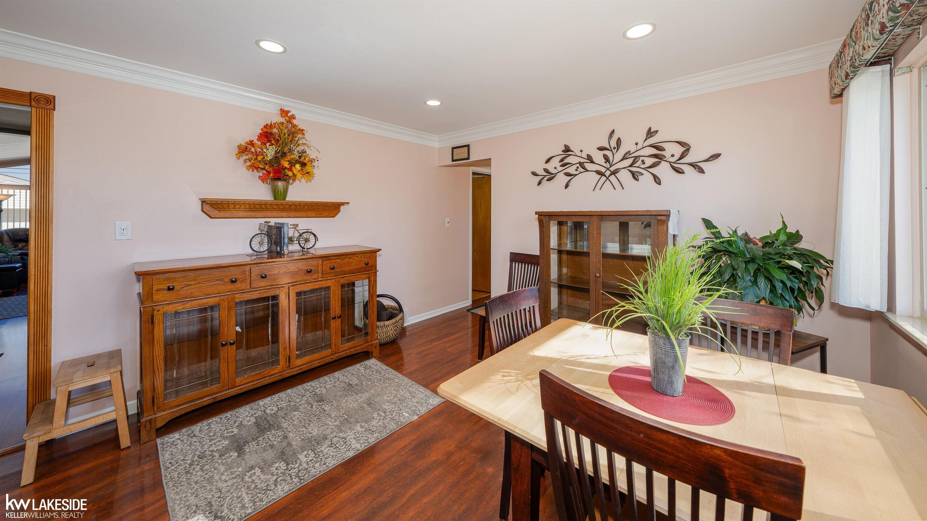 18127 Rainbow Road Fraser, MI 48026 - Photo 15 of 39 50127253-14.JPG