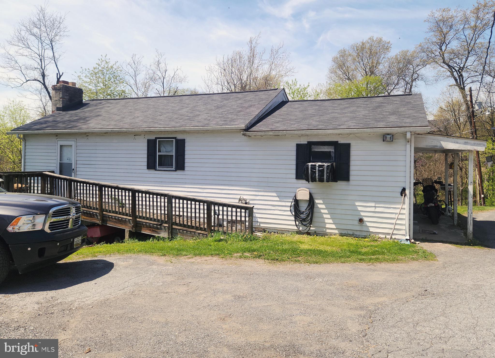 5703 Tobery Road Frederick, MD 21704 - Photo 2 of 36 ROOF is 3 years old!