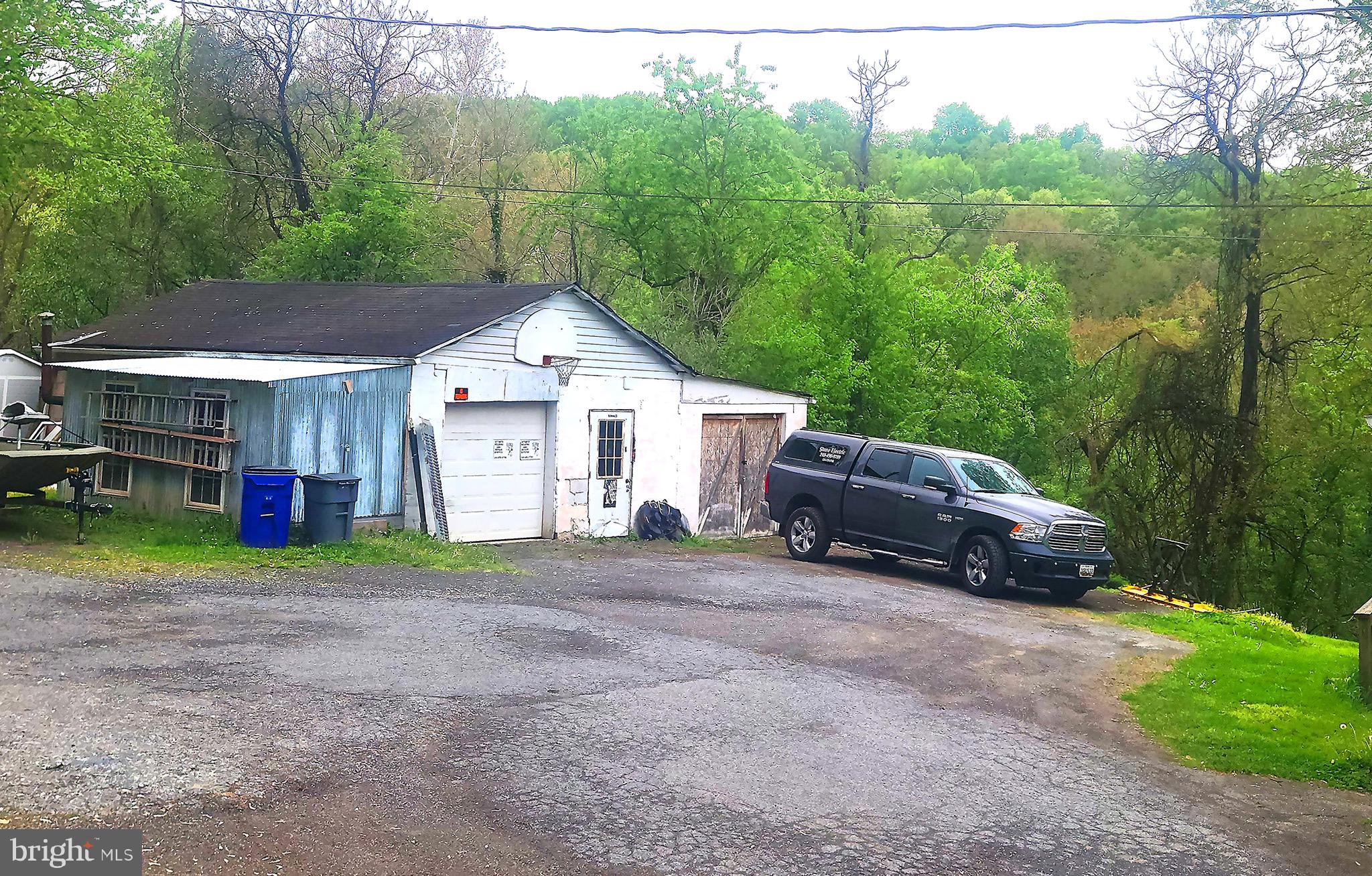 5703 Tobery Road Frederick, MD 21704 - Photo 6 of 36 Spacious garages. Outside needs caulked & parged.