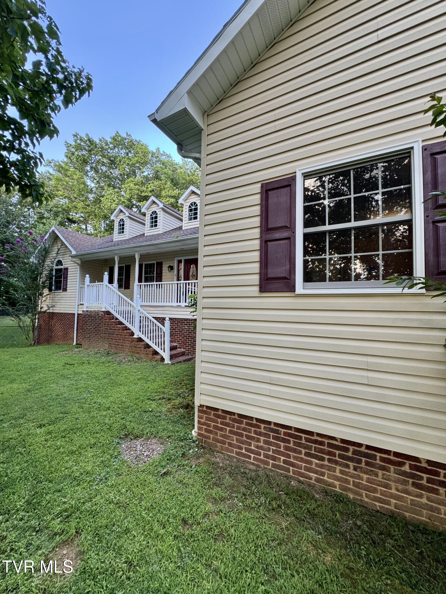 116 Hasty Boulevard Erwin, TN 37650 - Photo 4 of 45 IMG_5077