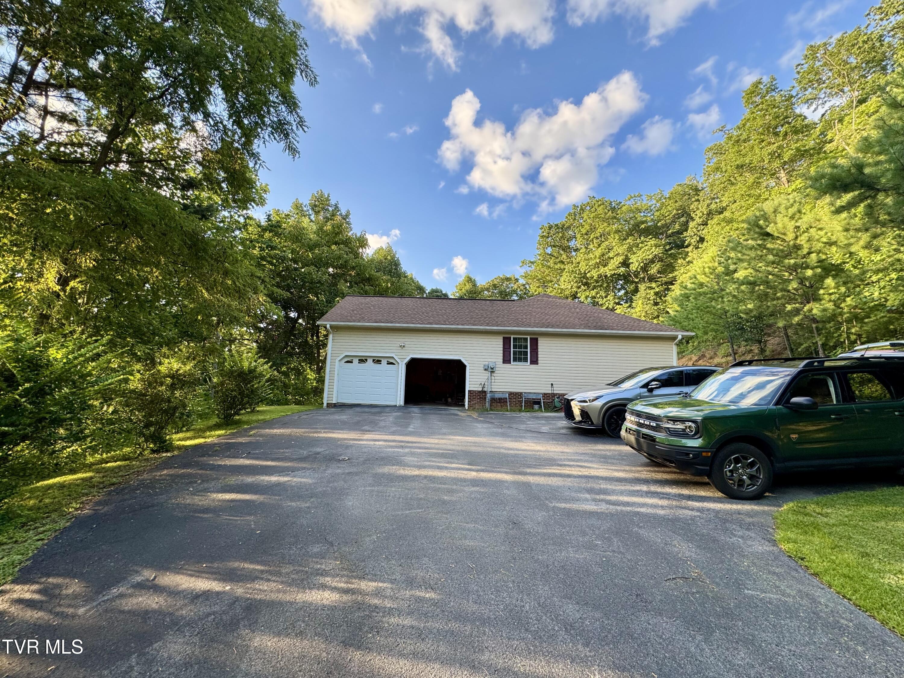 116 Hasty Boulevard Erwin, TN 37650 - Photo 6 of 45 IMG_5098