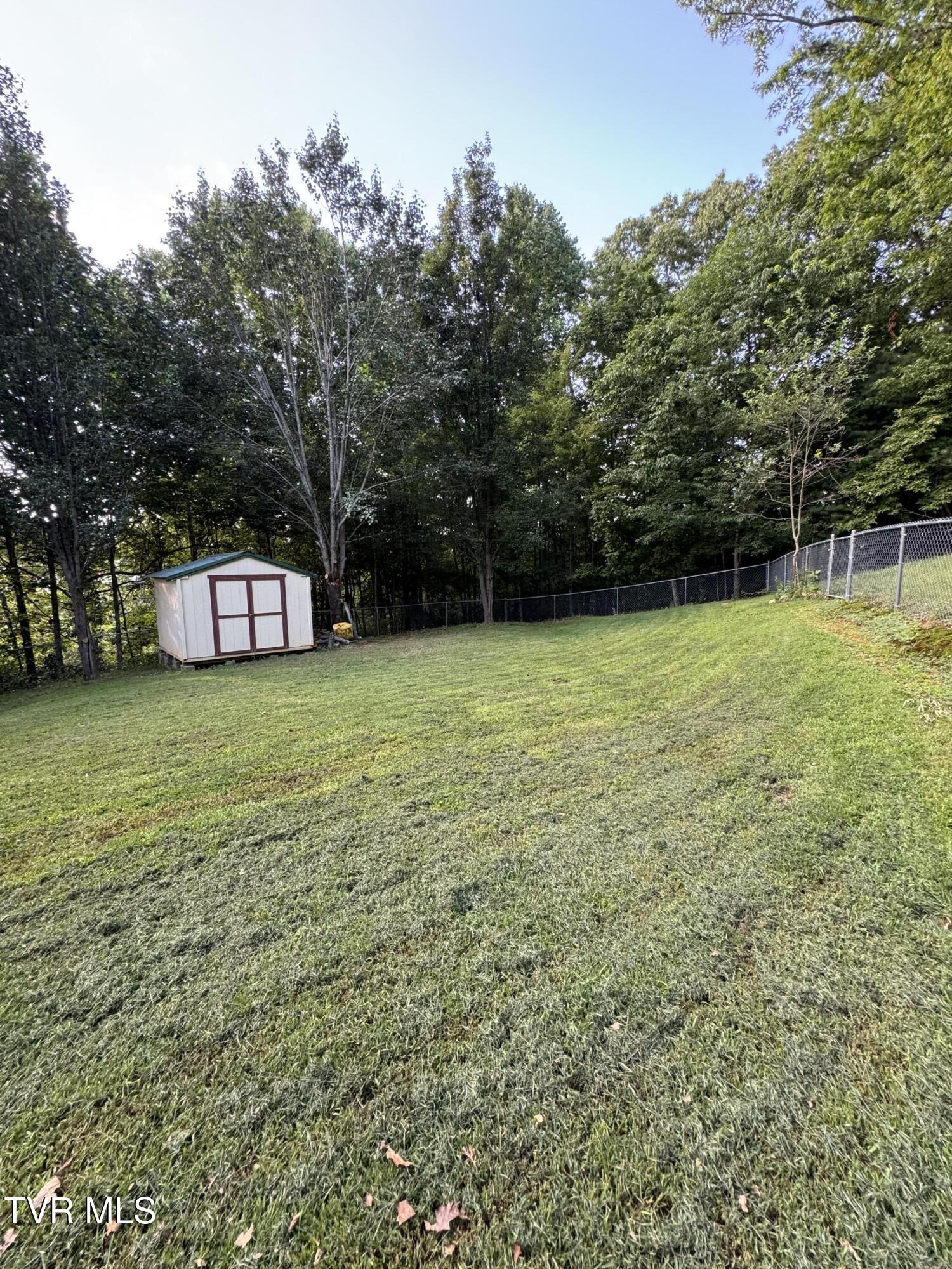 116 Hasty Boulevard Erwin, TN 37650 - Photo 10 of 45 IMG_5082