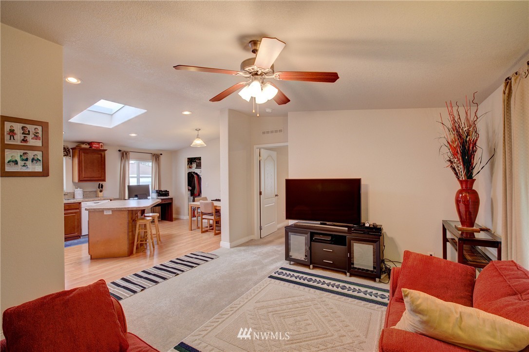 23525 15th Avenue Southeast, Unit 408 Bothell, WA 98021 - Photo 3 of 20 Gallery Image 3