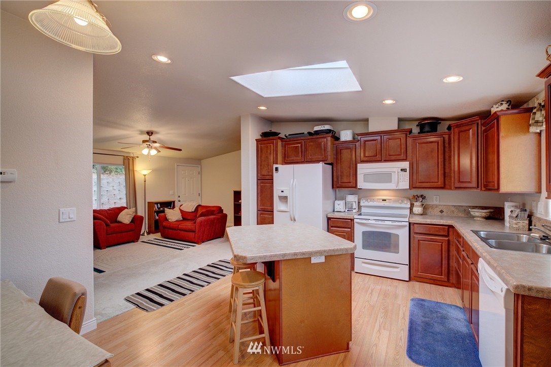 23525 15th Avenue Southeast, Unit 408 Bothell, WA 98021 - Photo 6 of 20 Gallery Image 6
