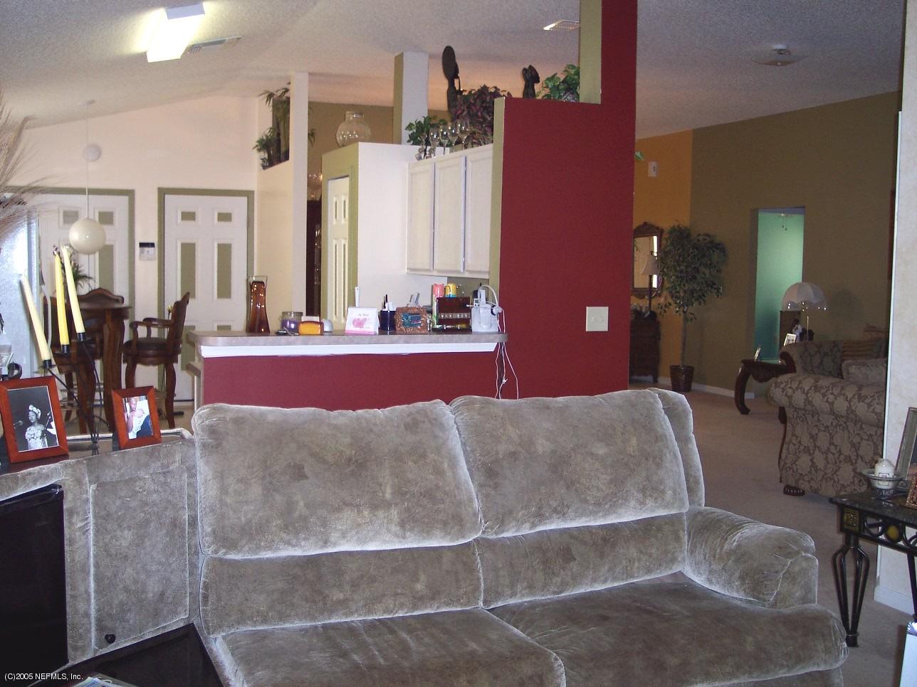 6885 Ridgeview Avenue Jacksonville, FL 32244 - Photo 9 of 18 FAMILY ROOM TO KITCHEN