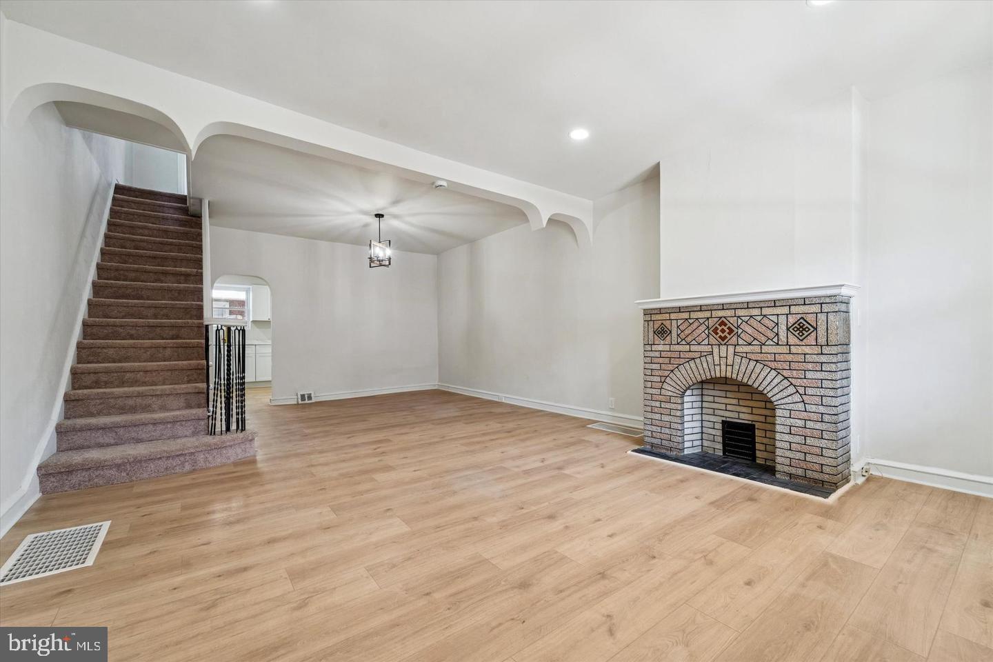 6153 Reedland Street Philadelphia, PA 19142 - Photo 5 of 16 Gallery Image 5