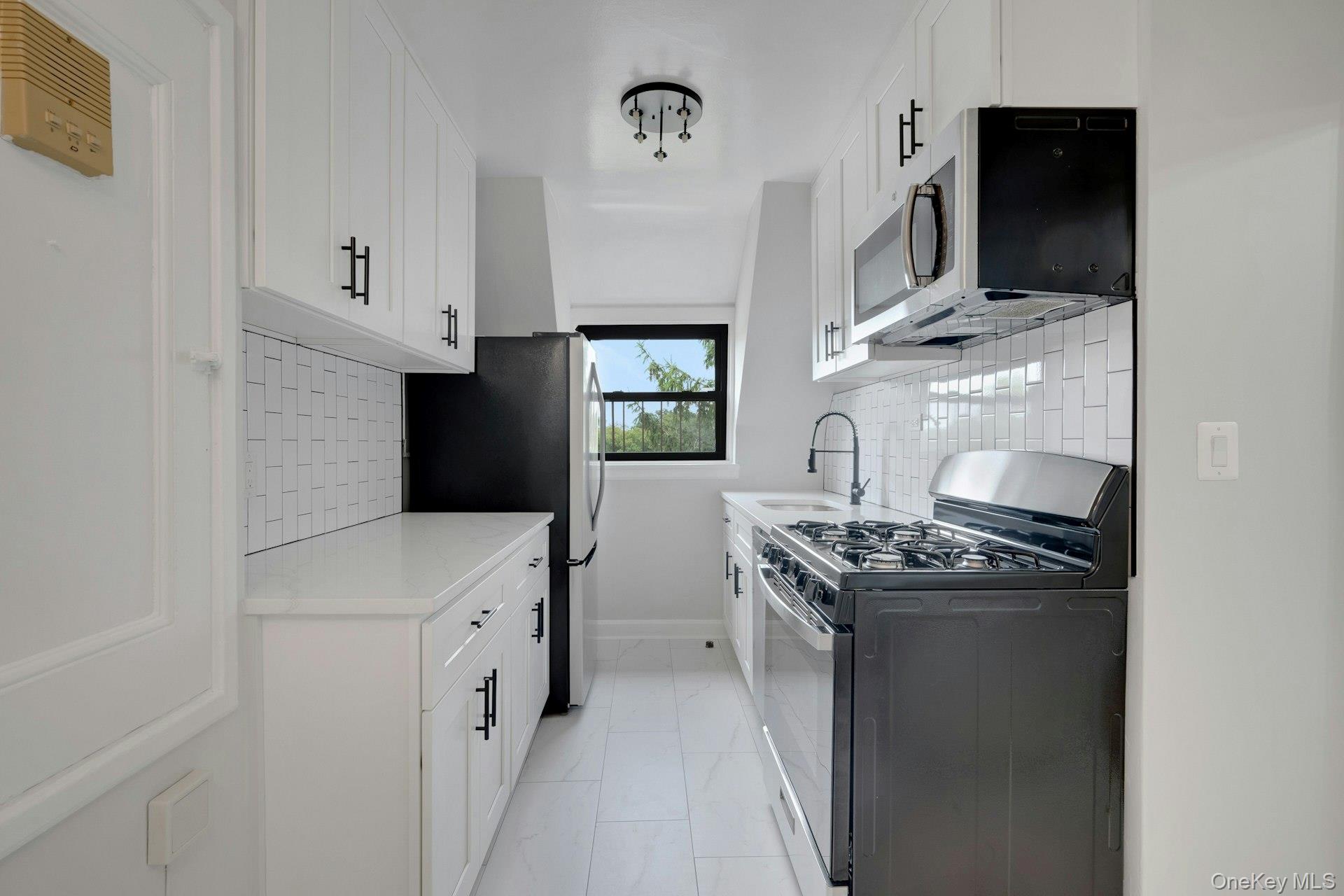 64 Kensington Road Bronxville, NY 10708 - Photo 5 of 22 Gallery Image 5