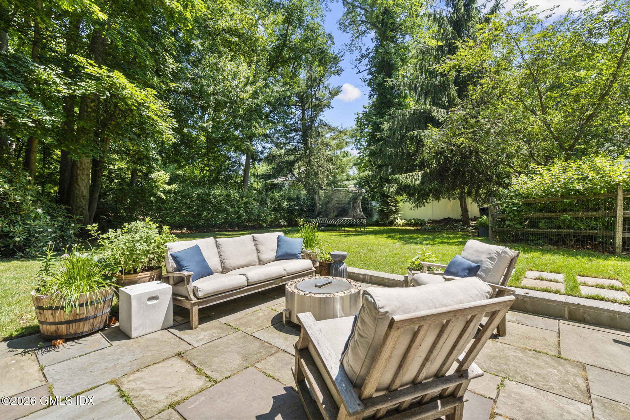 35 Welwyn Road Riverside, CT 06878 - Photo 21 of 31 Outdoor Space