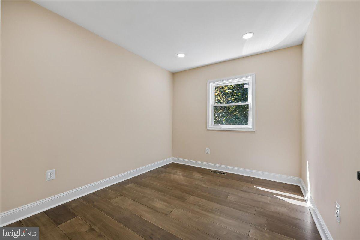 24321 Log House Road Gaithersburg, MD 20882 - Photo 30 of 36 Third Bedroom