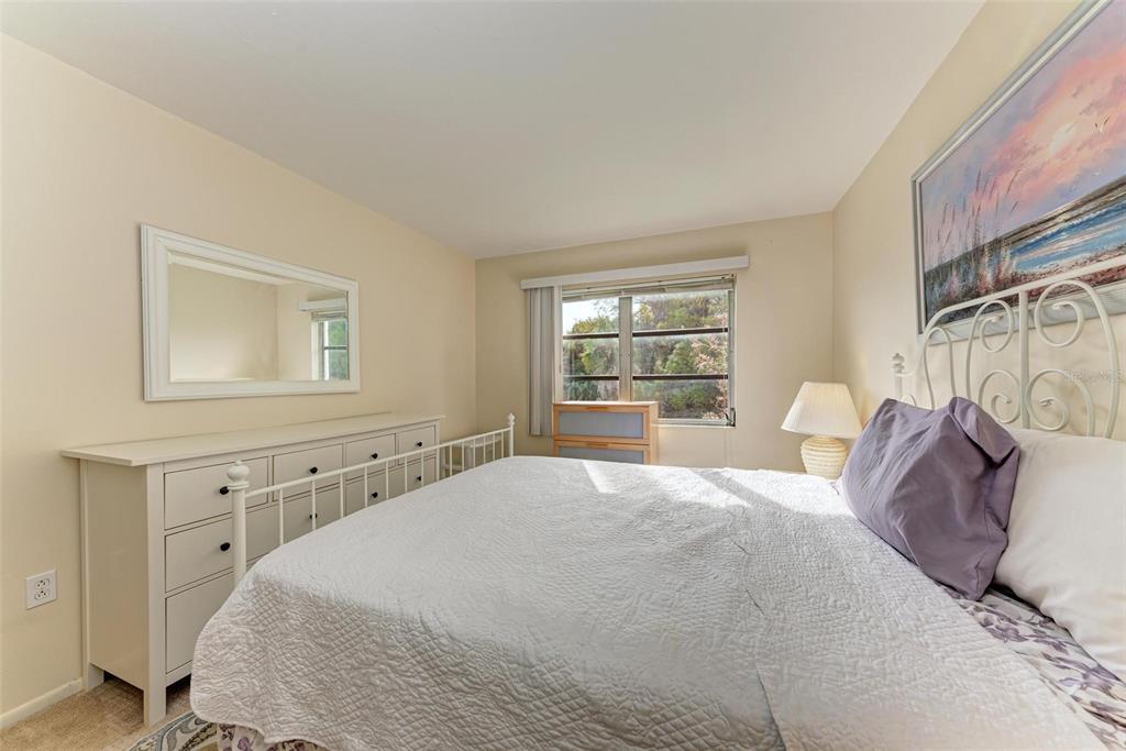 5938 Welcome Road, Unit H22 Bradenton, FL 34207 - Photo 19 of 38 a bedroom with a large bed and a window