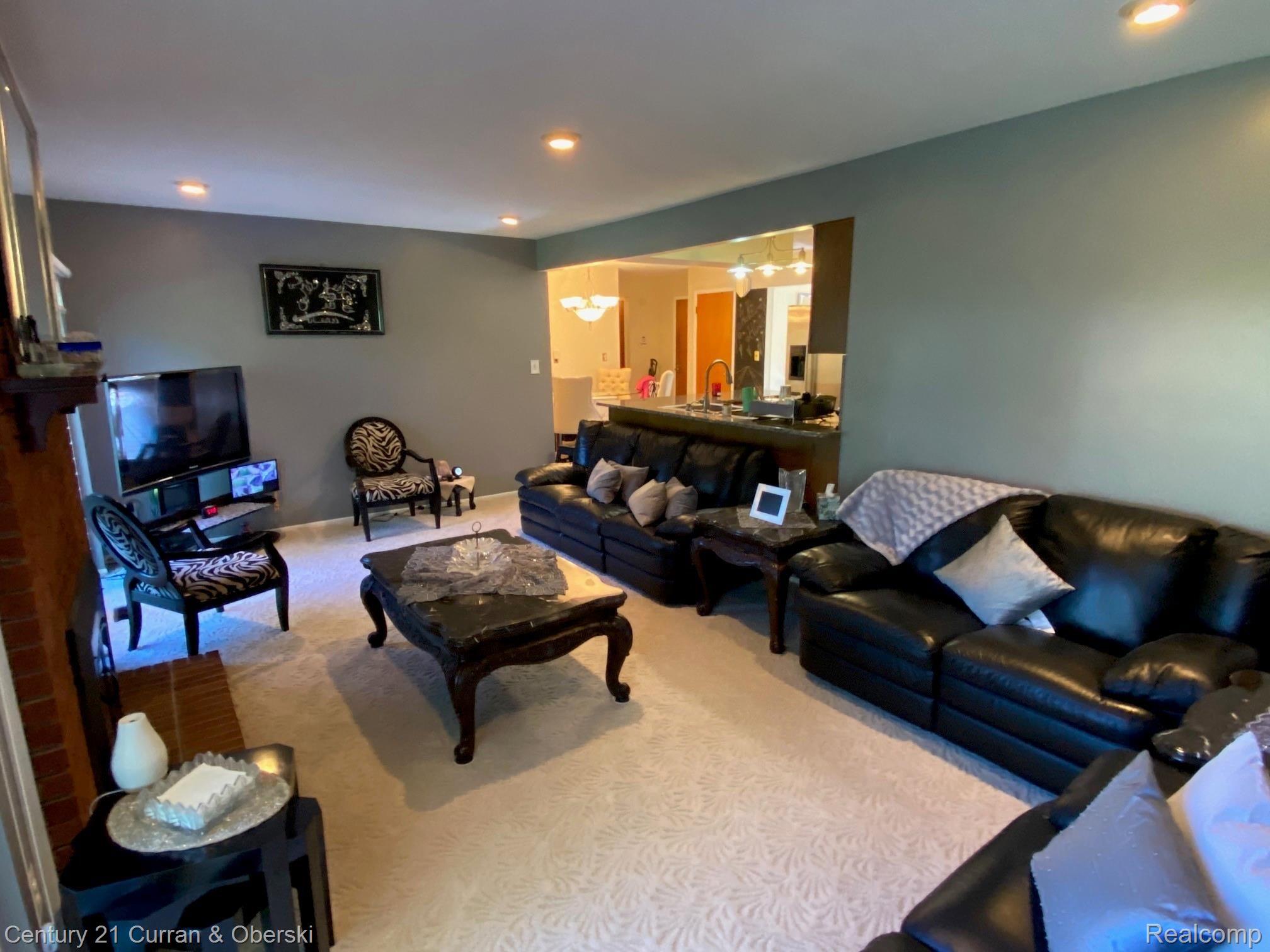 636 Inkster Road Dearborn Heights, MI 48127 - Photo 12 of 22 9EBB9604-8F23-421B-89C6-9C418E9E876D.jpeg
