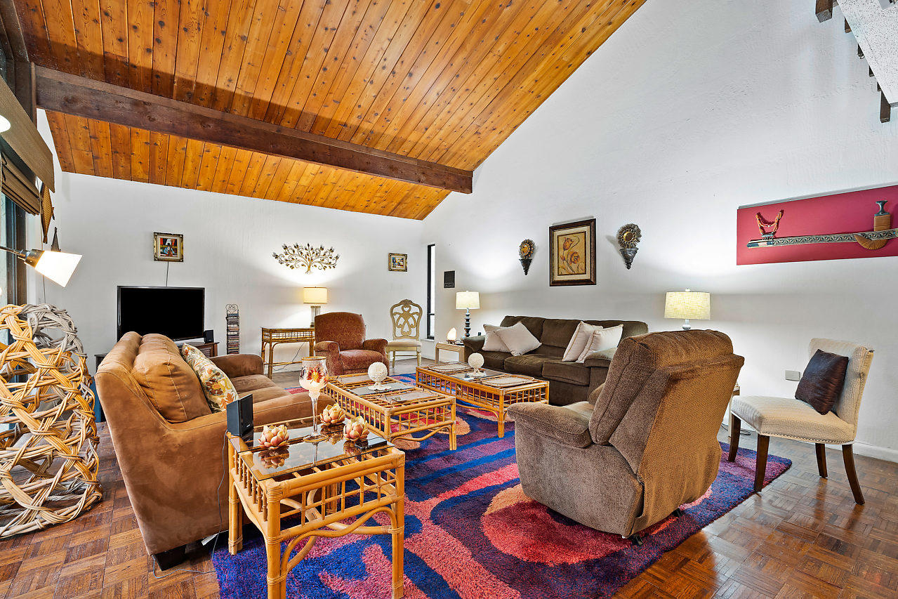 7479 Southeast Rivers Edge Street Jupiter, FL 33458 - Photo 10 of 39 Living room
