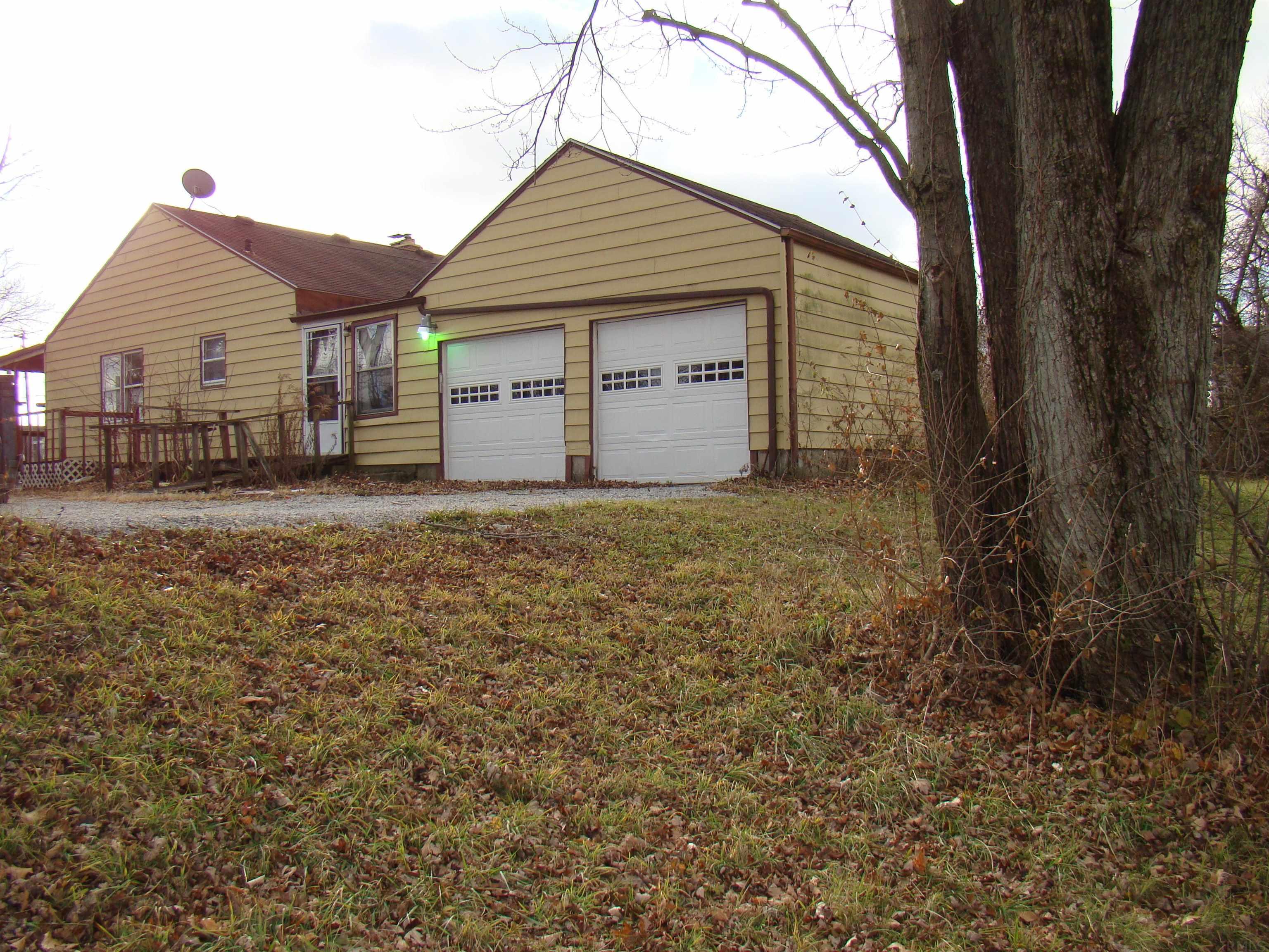 4416 Leesburg Road Fort Wayne, IN 46808 - Photo 2 of 25
