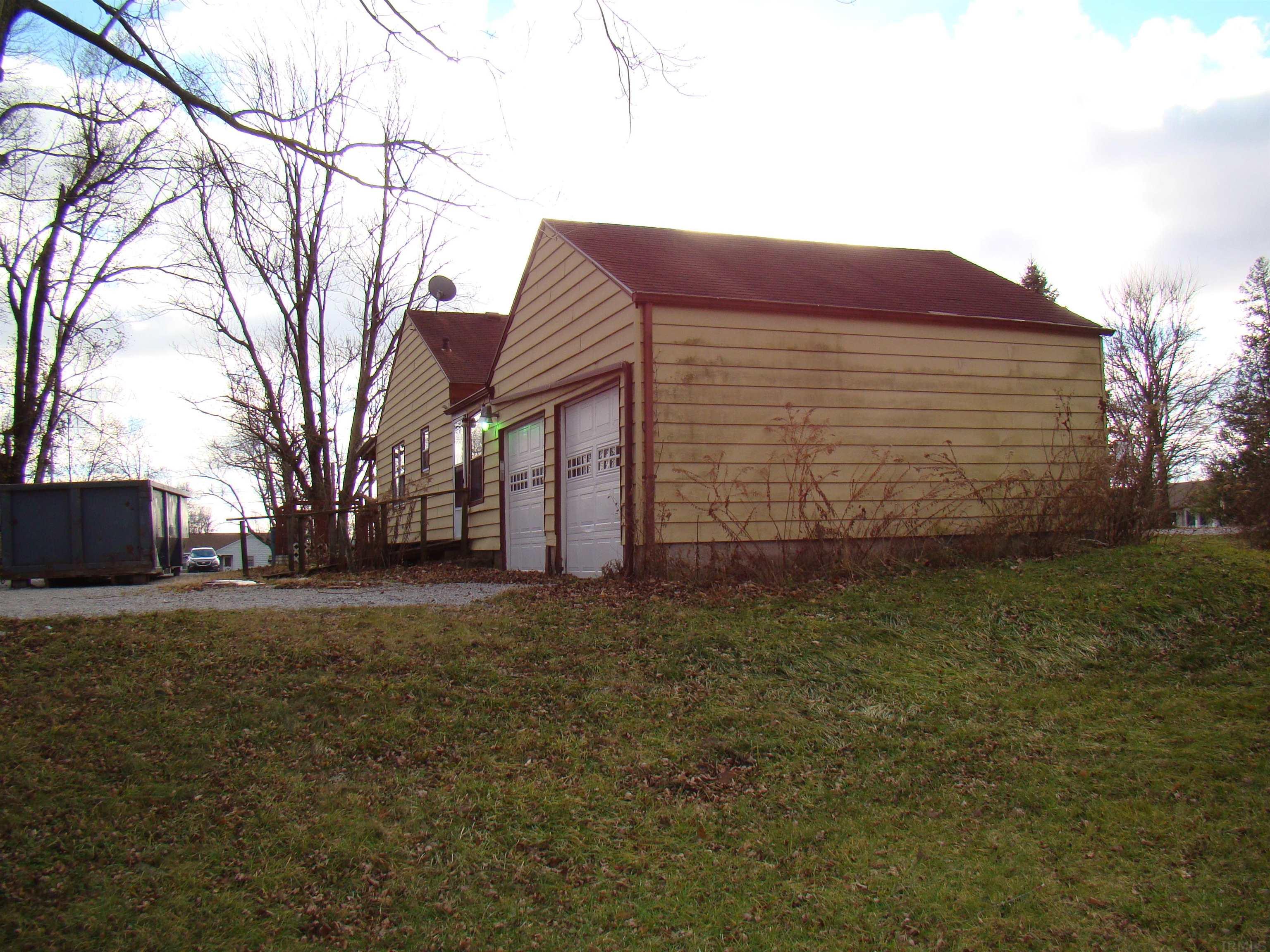 4416 Leesburg Road Fort Wayne, IN 46808 - Photo 3 of 25