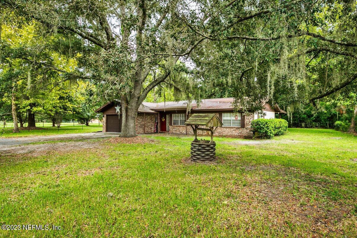 45078 Hodges Road Callahan, FL 32011 - Photo 3 of 40 a view of a backyard with a garden