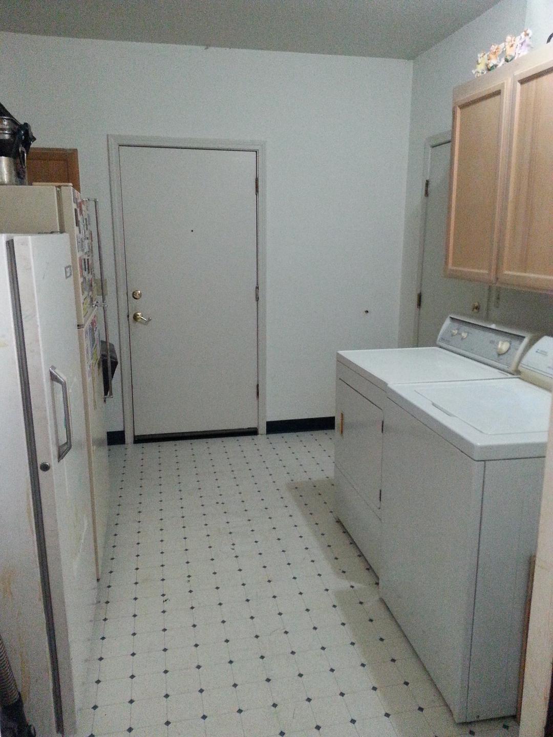 1099 Harpole Road Redding, CA 96002 - Photo 15 of 23 a room with a washer and dryer
