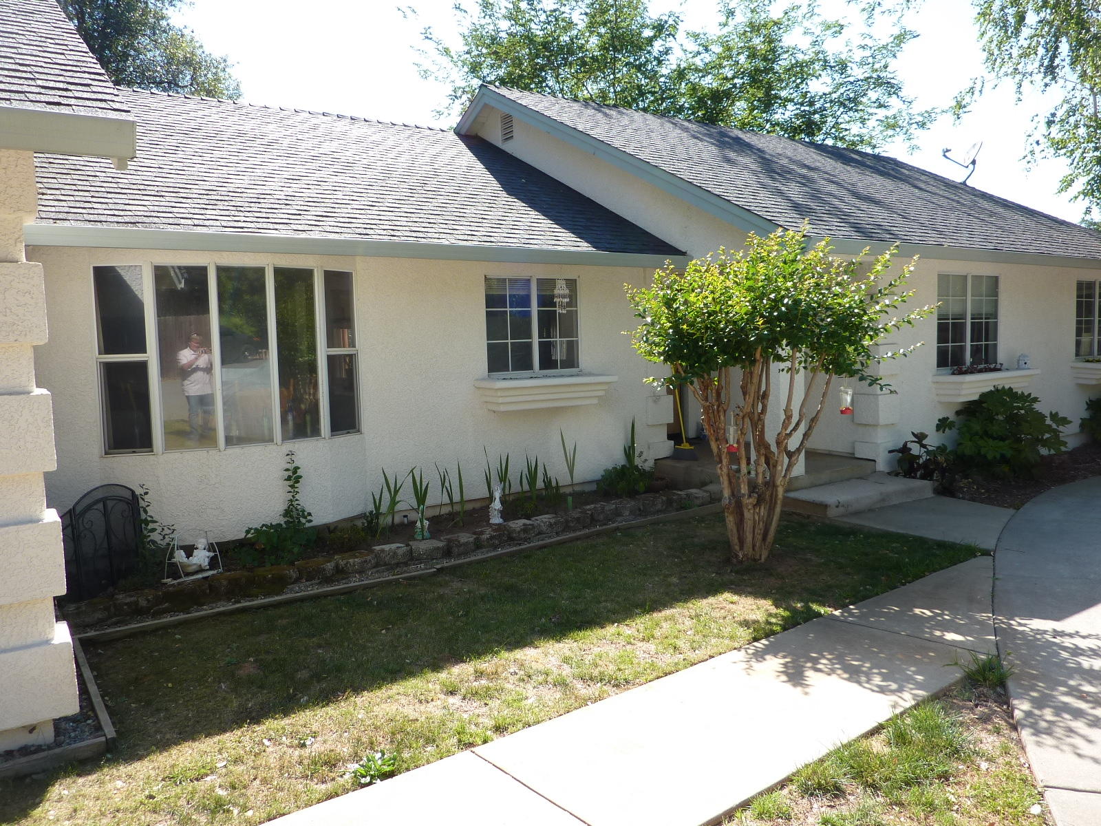 1099 Harpole Road Redding, CA 96002 - Photo 4 of 23 a front view of a house with garden