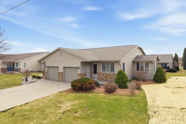$226,900 | 653 Minnesota Avenue, Oostburg, WI 53070
