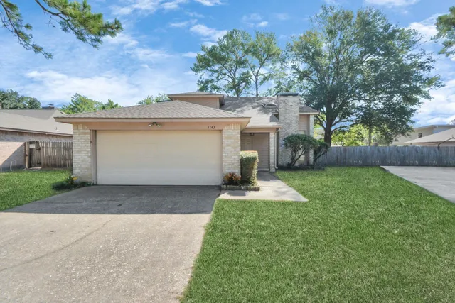 $1,950 | 4743 Sabrina Drive, Houston, TX 77066