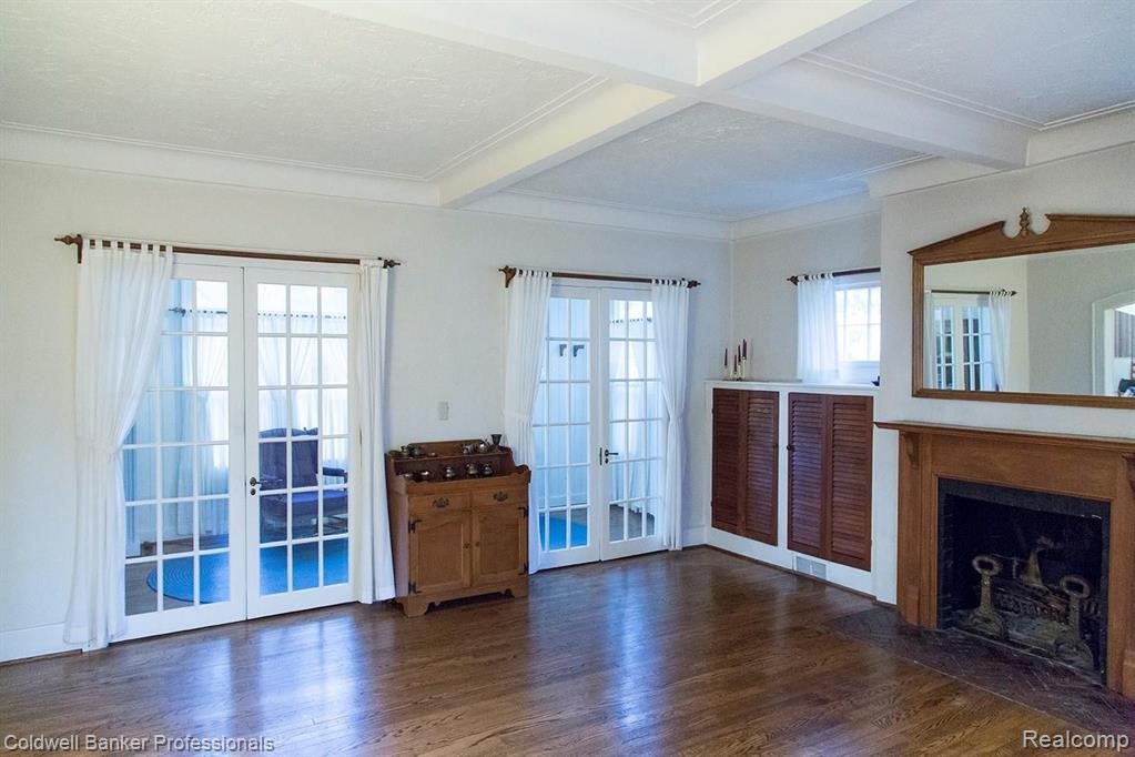 2252 Yorkshire Road Birmingham, MI 48009 - Photo 7 of 34