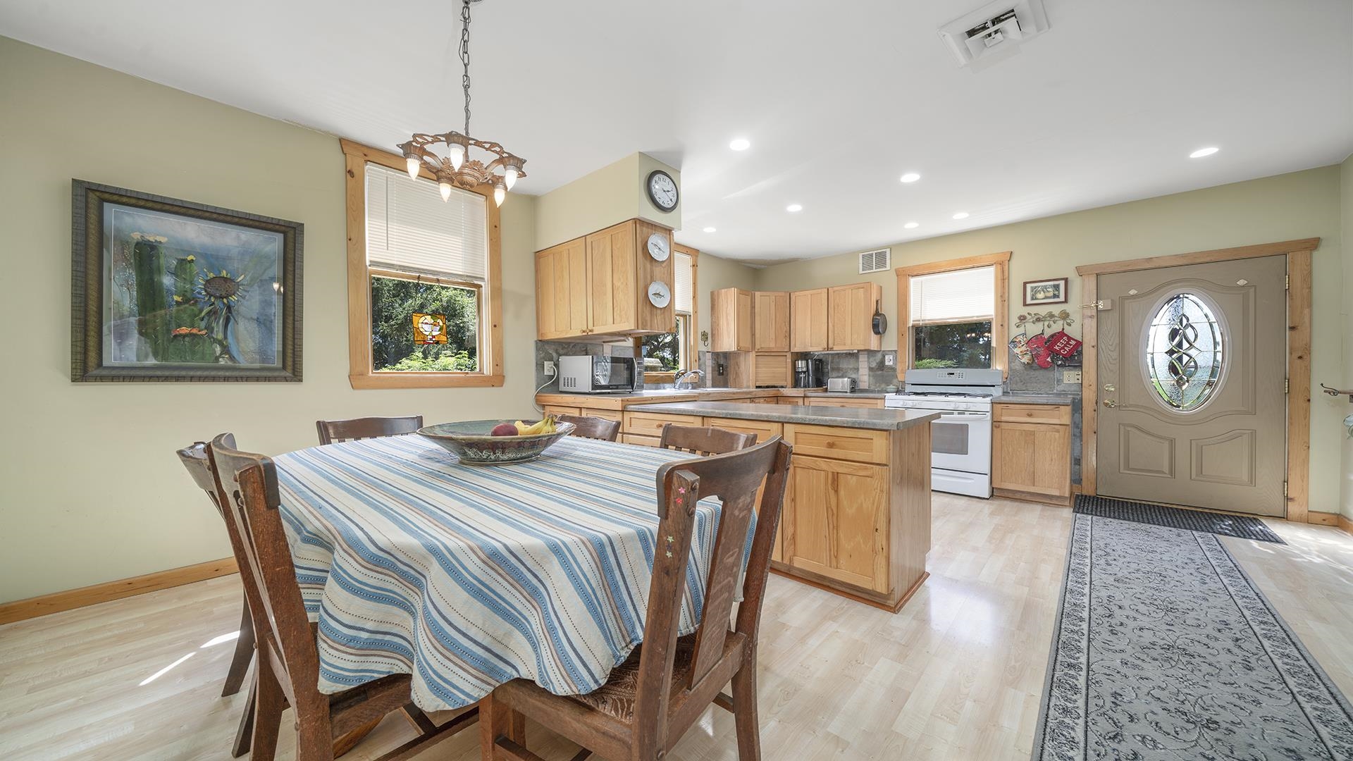 6443 Latham Road Rockford, IL 61101 - Photo 11 of 46 Gallery Image 11