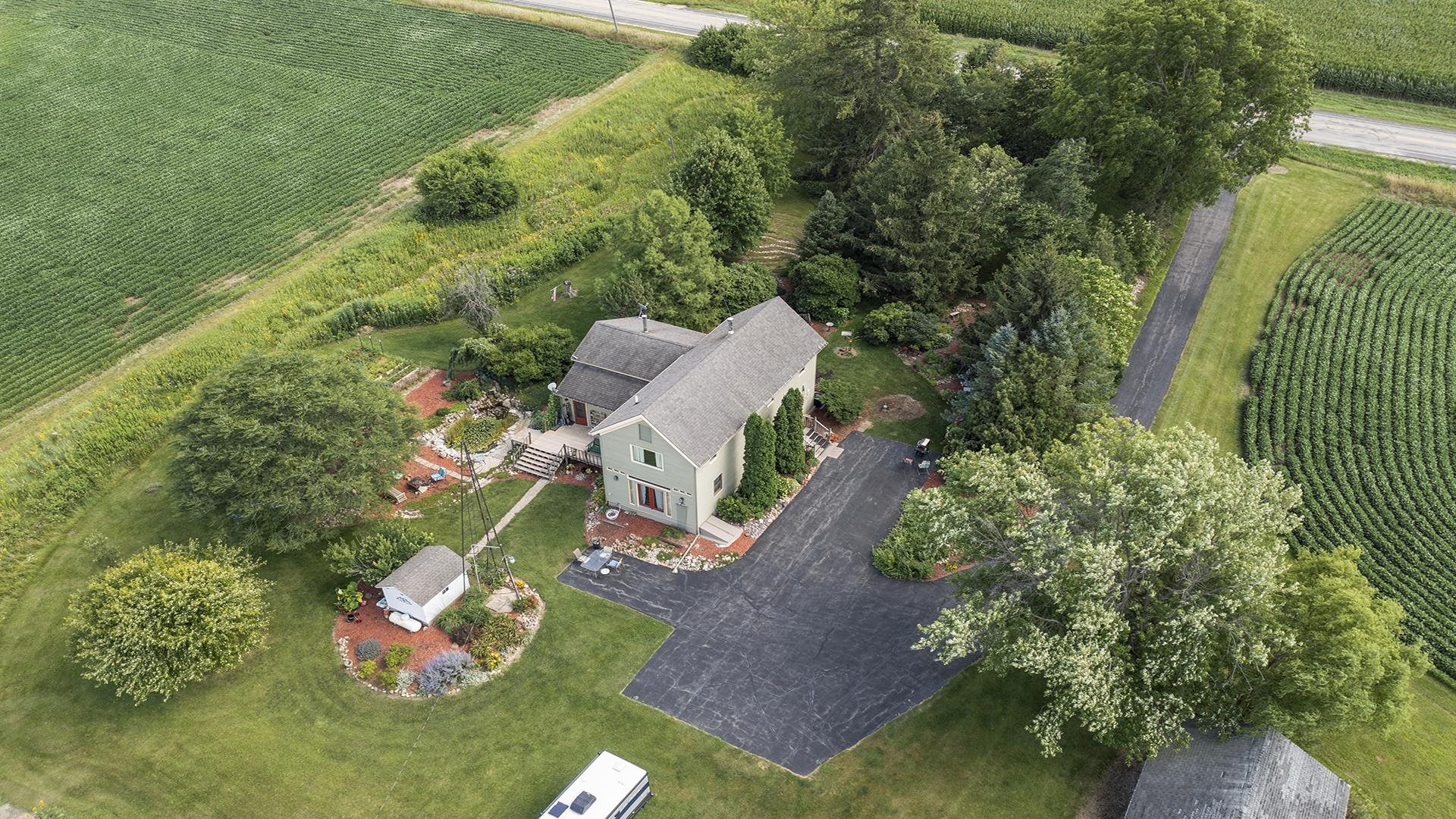 6443 Latham Road Rockford, IL 61101 - Photo 2 of 46 Gallery Image 2